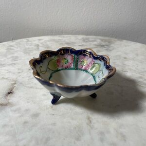 Vintage Moriage Tri-Footed Scalloped Bowl - Made in Japan
